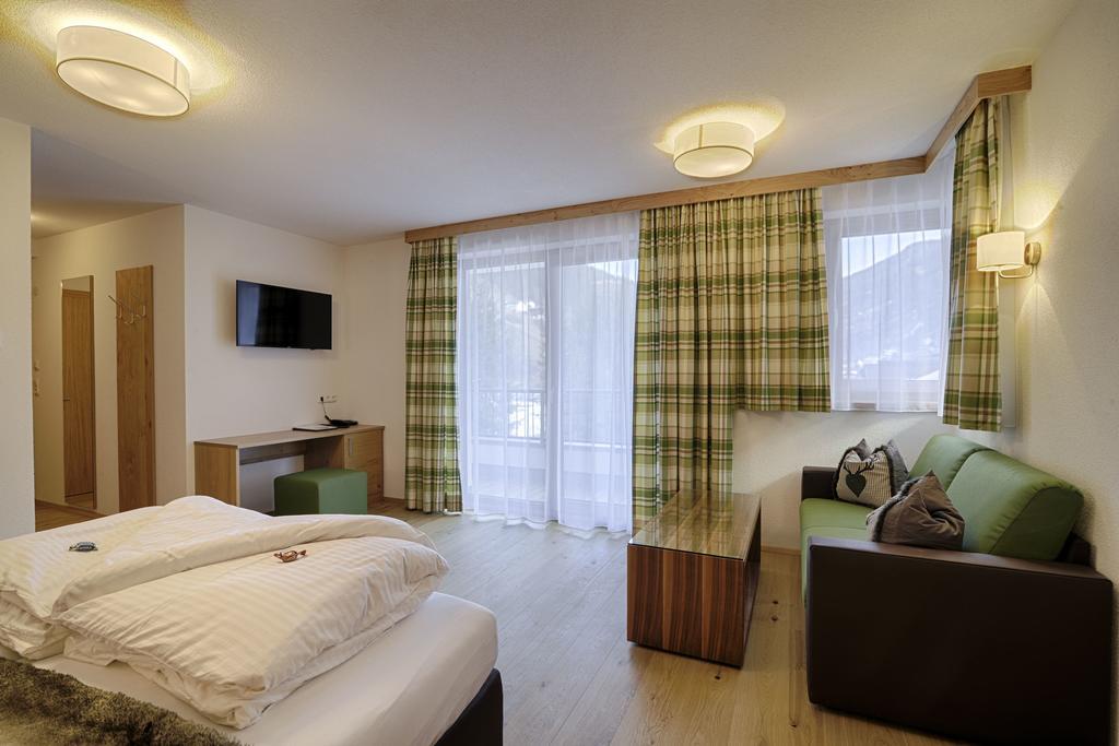 Hotel Enzian Paznaun See Buitenkant foto