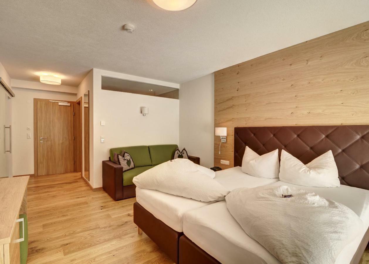 Hotel Enzian Paznaun See Buitenkant foto